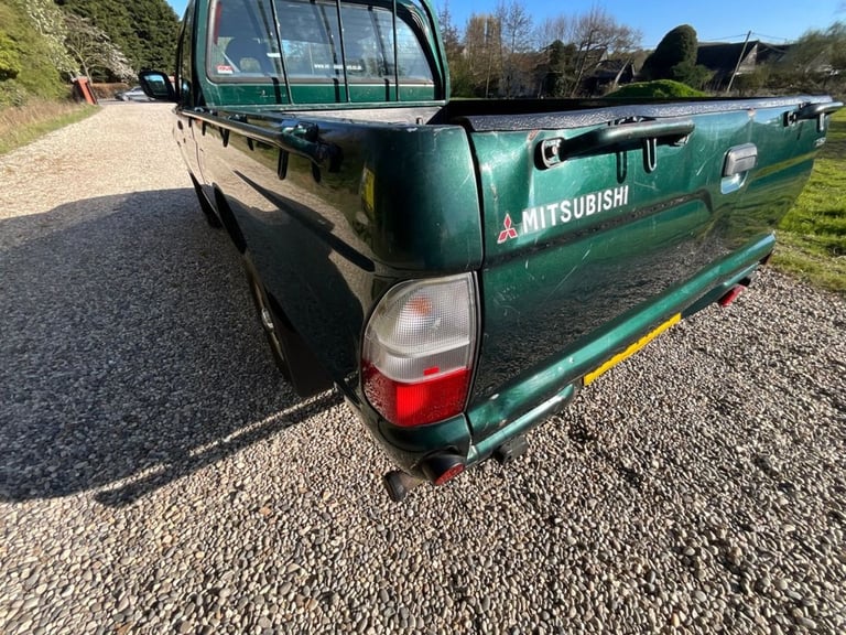 2004 Mitsubishi L200 2.5 TD 4Work Pickup 2dr Diesel Manual 4WD (113 bhp) PICKUP Diesel Manual