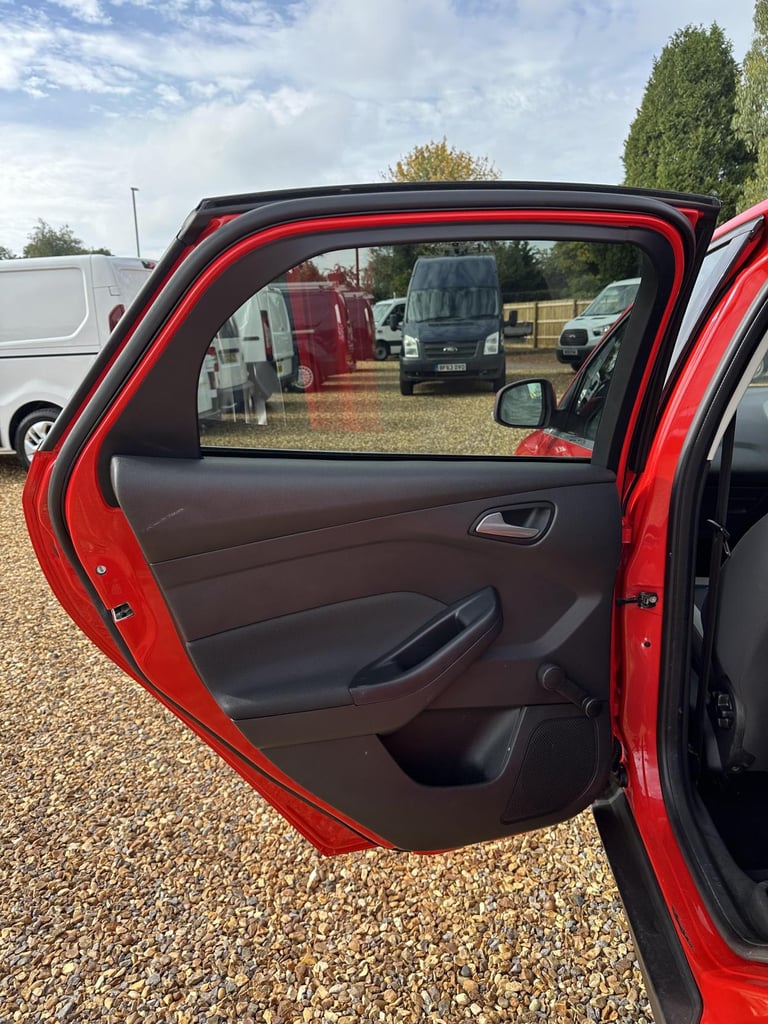 2014 Ford Focus 1.0T EcoBoost Zetec Navigator Hatchback 5dr Petrol Manual Euro 5 (s/s) (125 Hatch...
