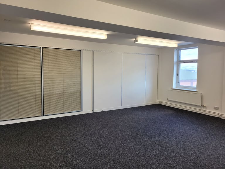 A medium studio space to let, Mirren Court Three, Renfrew Road, Paisley 