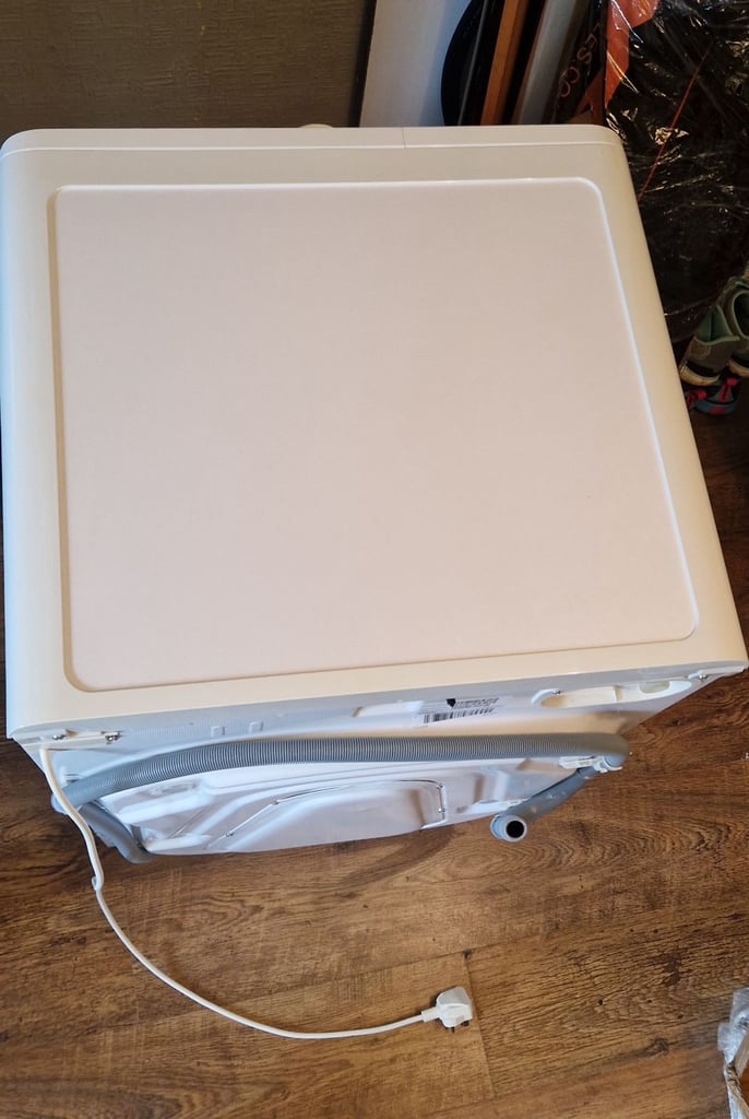 Washing machine Indesit Push&Go 8kg 1400rpm, like NEW