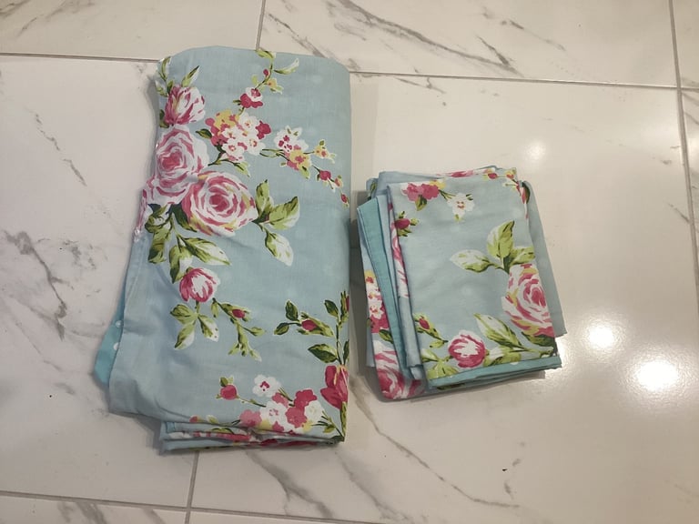 image for Duvet Set, Double, With 4 Pillowcases, Catherine Lansfield.