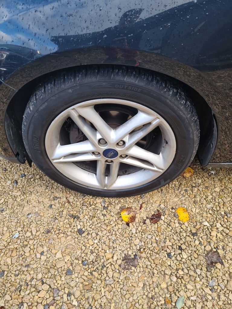 2015 Ford Focus 1.0T EcoBoost Zetec Euro 6 (s/s) 5dr HATCHBACK Petrol Manual