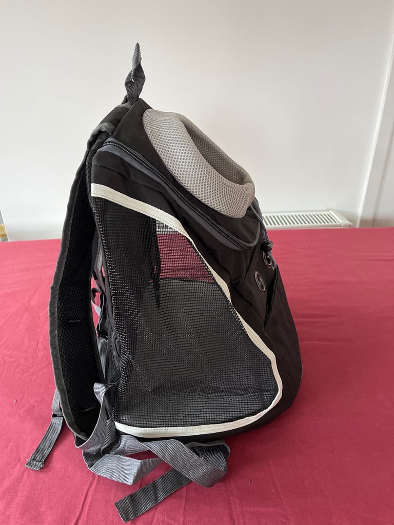 Small dog/puppy back/ front carrier