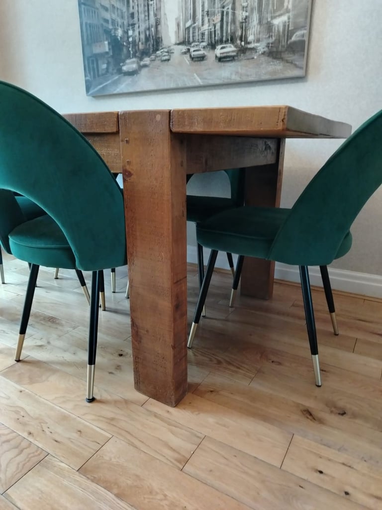 Langhorns plank table