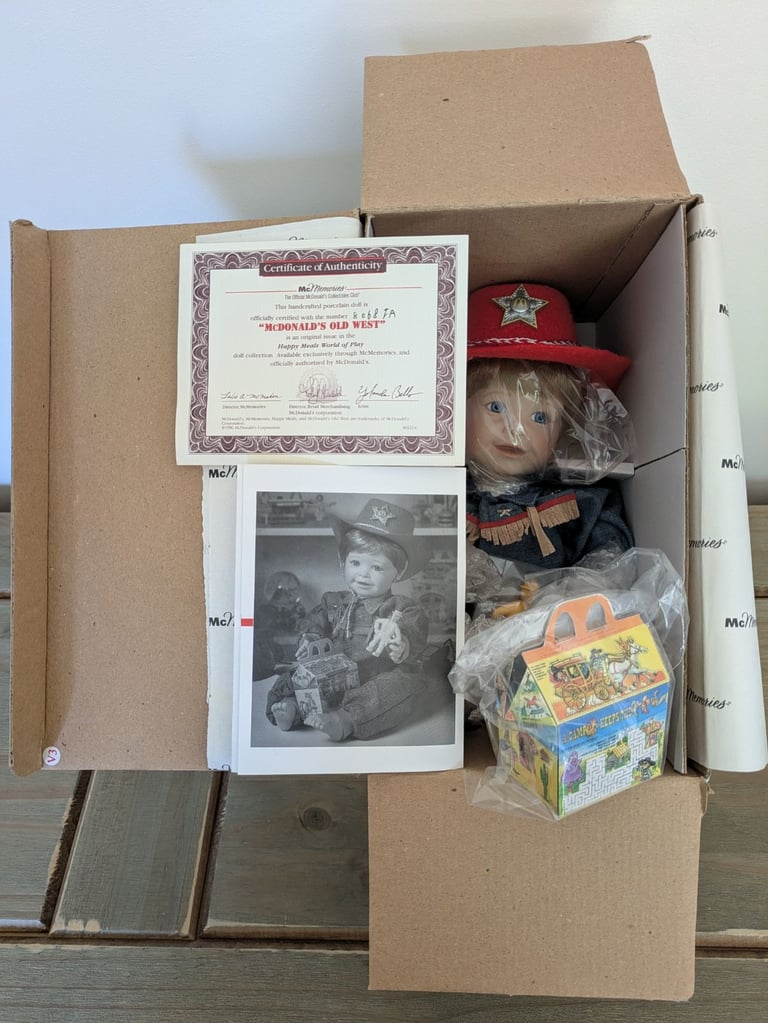 Collection of immaculate porcelein dolls 