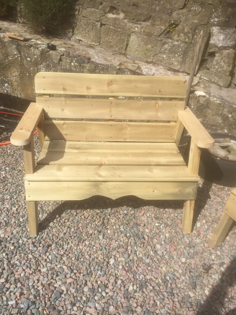 Garden furniture to enhance your garden 