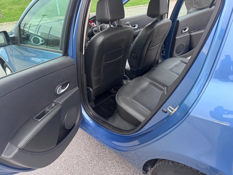 2011 Renault Clio 1.6 VVT Initiale TomTom Auto Euro 5 5dr HATCHBACK Petrol Automatic