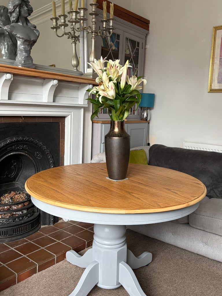 image for Gorgeous Oak Round Dining Table & Chairs