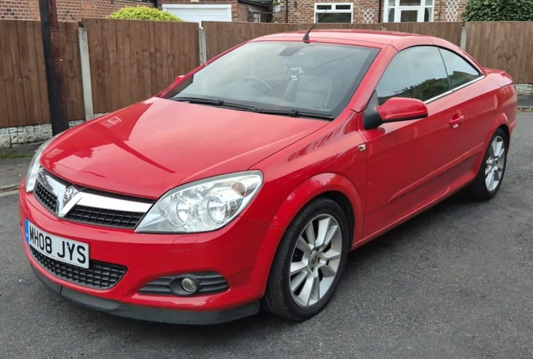 Automatic - Convertible. Leather seats. Serviced 12 times. 2008 Vauxhall Astra TwinTop Design 1.8
