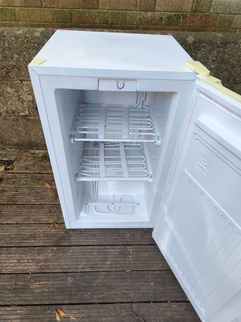 Freezer undercounter CURRYS * A+ Energy 