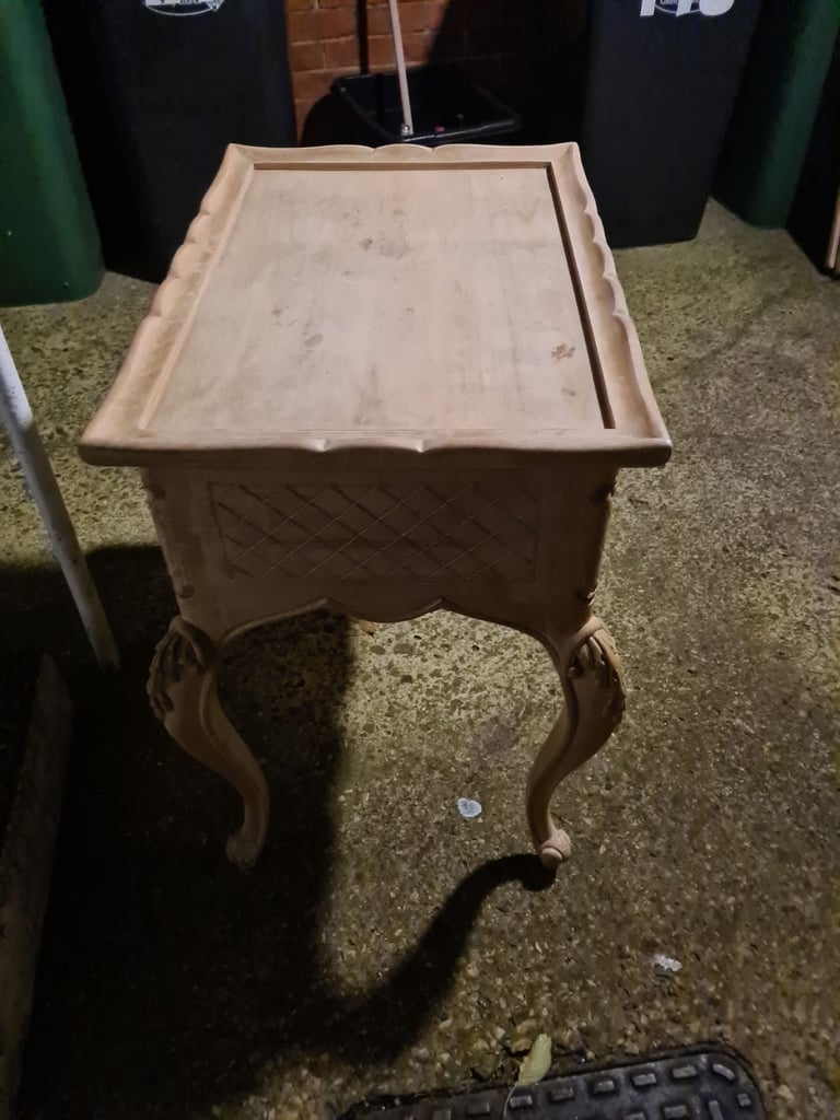 Stunning set of shelvs and table