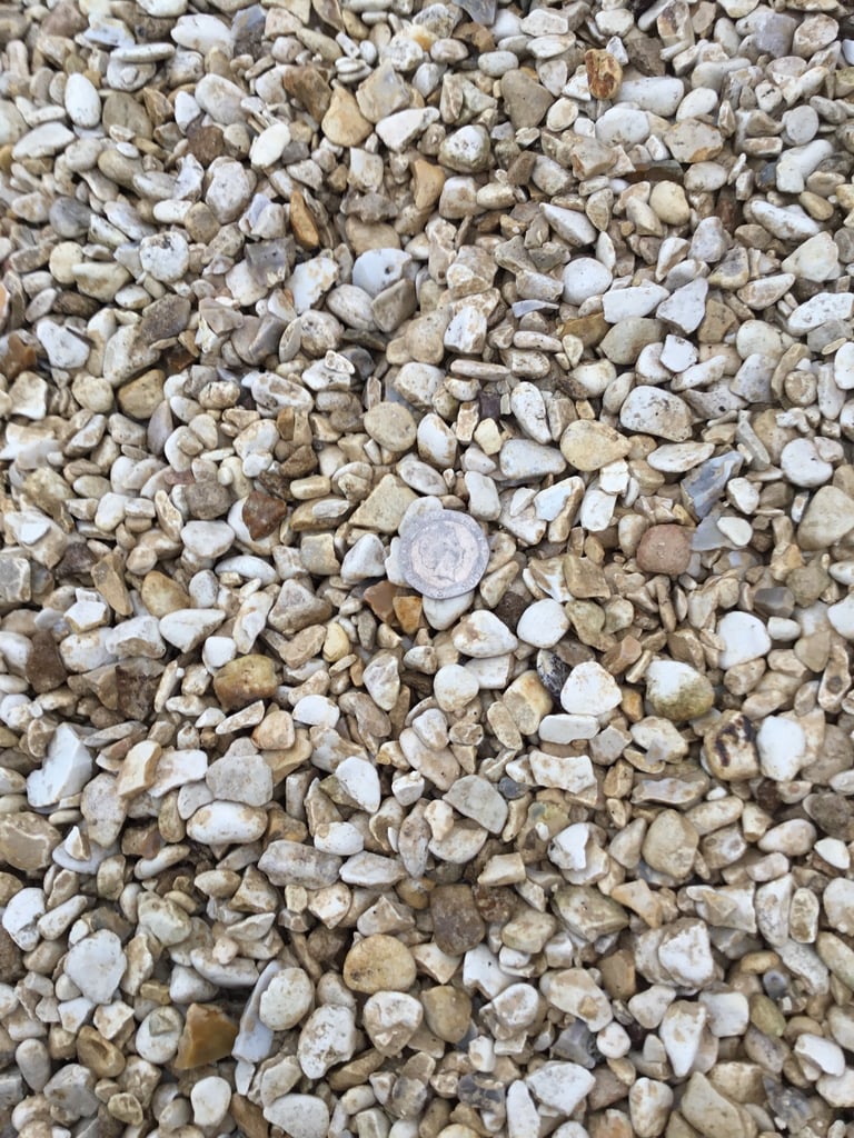 image for 900 kg bulk bags of 14-20 mm York cream garden and driveway chips/ gravel/ stones FREE DELIVERY 