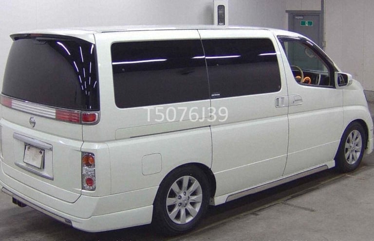 2004 Nissan Elgrand 3.5 X AUTOMATIC 4X4 * 8 SEATER RECLINING BUSINESS SEATS * ONLY 38000 MILES   ...