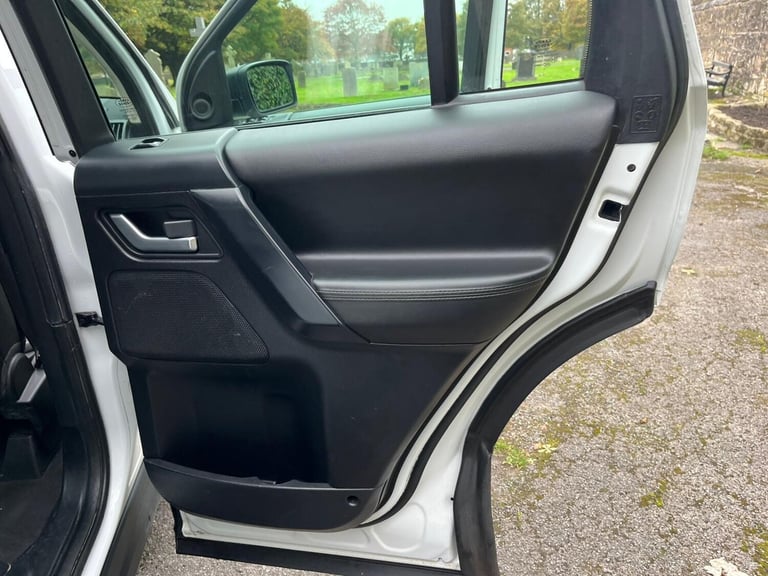 2012 Land Rover Freelander 2 2.2 TD4 XS CommandShift 4WD Euro 5 5dr ESTATE Diesel Automatic