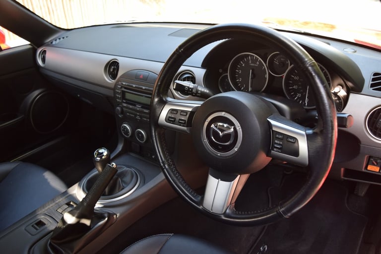 MAZDA MX-5 2.0 i Sport Tech Red Manual Petrol 2012
