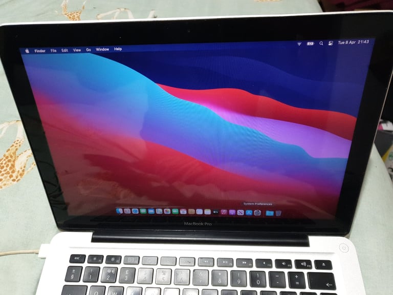 APPLE MACBOOK PRO A1278 13inch LAPTOP WITH CHARGER 2.4GHZ C2D, 4GB DDR3 128GB SSD RUNNING BIG SUR