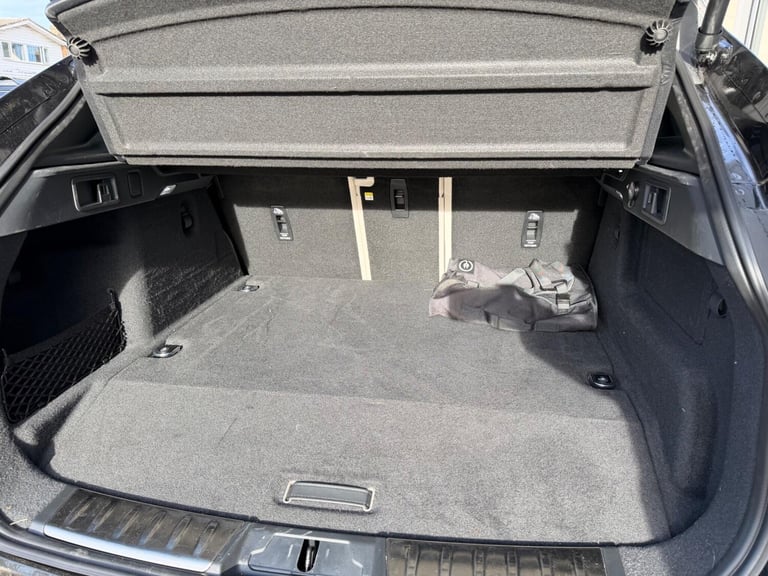 2024 Jaguar F-Pace 2.0 P400e 19.3kWh R-Dynamic SE Black Auto AWD Euro 6 (s/s) 5dr ESTATE Petrol/E...