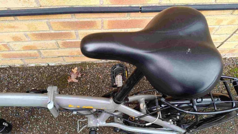 Raleigh Folding Bike in good condition with a comfort saddle, mudguards, rear pannier rack