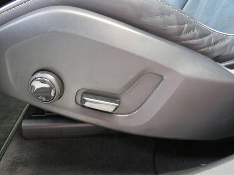 VOLVO XC60 2.0 D4 R-Design Auto AWD Euro 6 (s/s) 5dr Silver Auto Diesel 2018