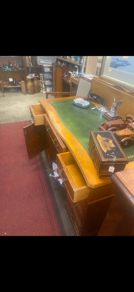 Green captains Desk in good condition 