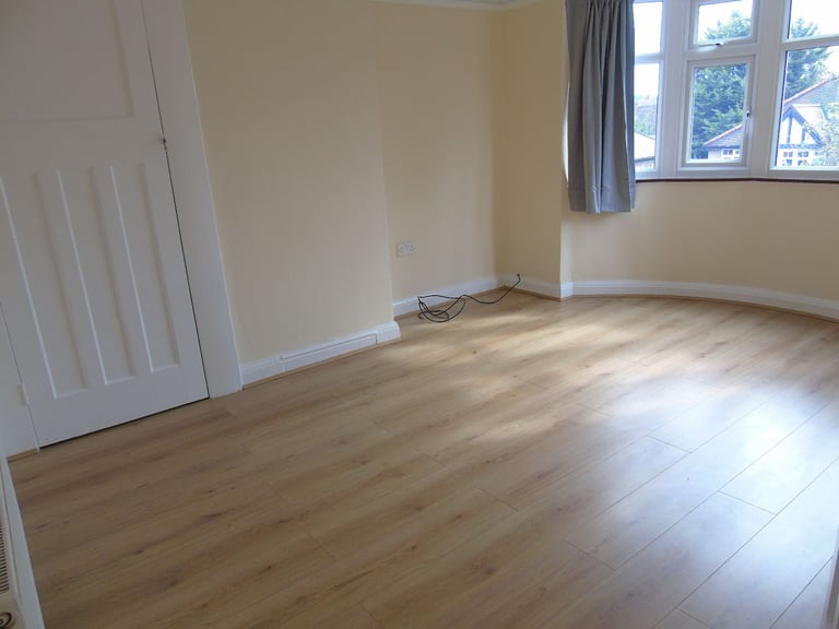 Very large 3 bedroom house for rent in the heart of Enfield EN8! Viewings start now
