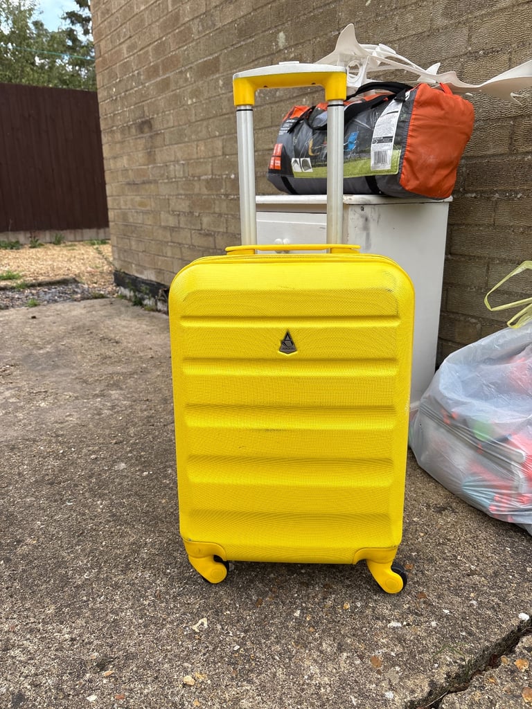 Light suitcase 