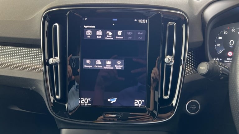 2021 Volvo XC40 Recharge R-Design, T5 plug-in hybrid (Power Tailgate, Sensus Navigation) Estate P...