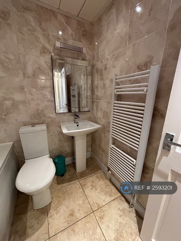 2 bedroom flat in Verdala Park, Liverpool, L18 (2 bed) (#2593201)