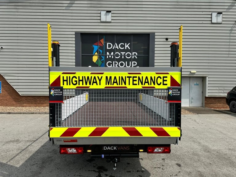 75 Reg, Ford Transit L4 130-Ps,FWD,Traffic Management Dropside, Tow Bar, Air-Con