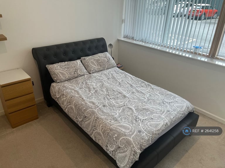 2 bedroom flat in Warwickgate House, Old Trafford, Manchester, M16 (2 bed) (#2641258)
