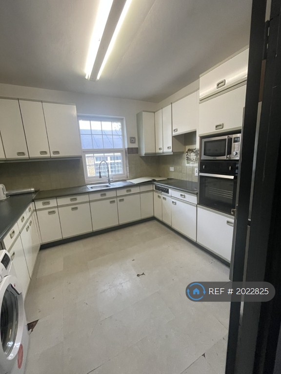 2 bedroom flat in Mews, South Darenth, DA4 (2 bed) (#2022825)
