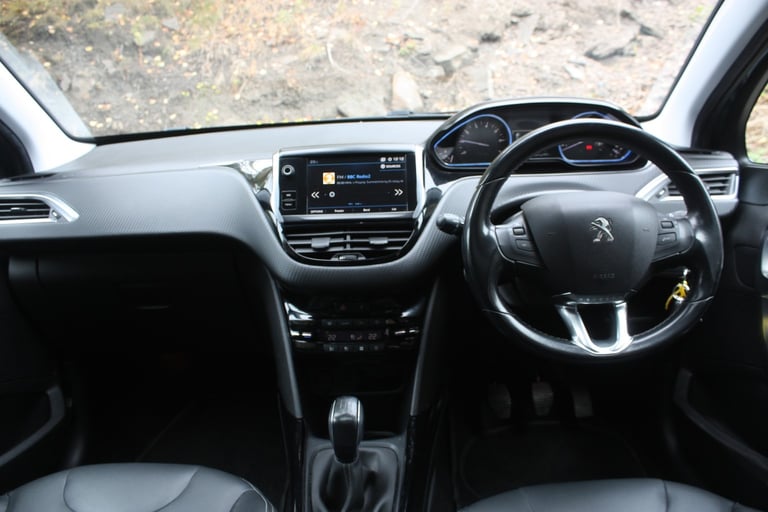 PEUGEOT 2008 1.2 PureTech Allure Premium 2019