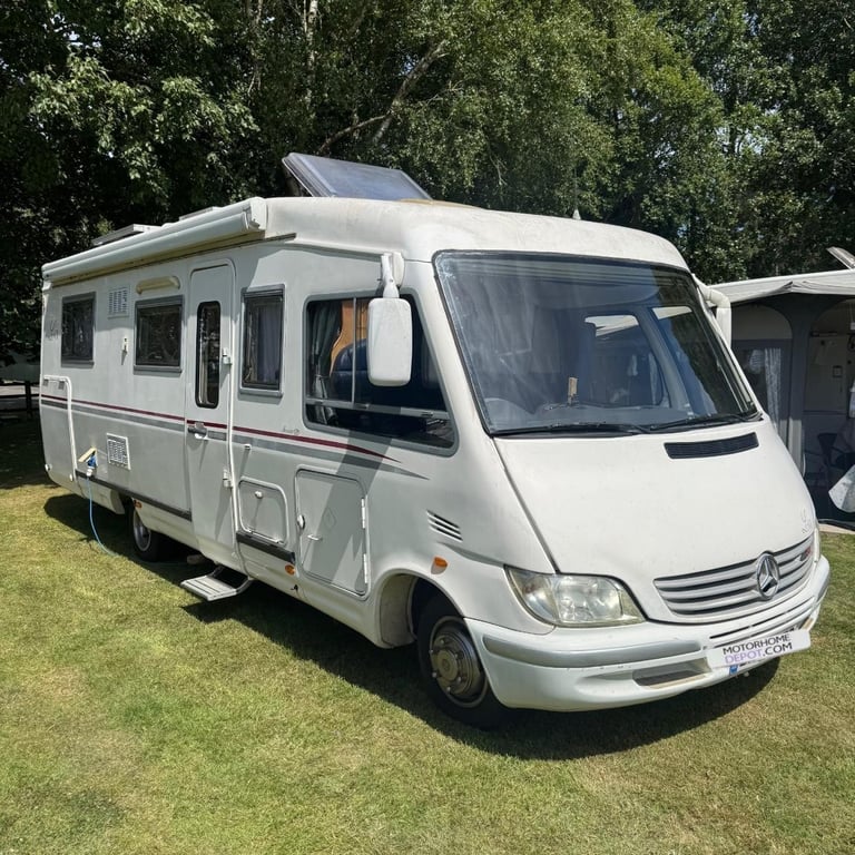 Le Voyageur LVX Mercedes 2005 Island Bed Rear Fixed Bed
