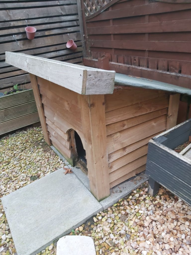 Fully insulated dog kennel