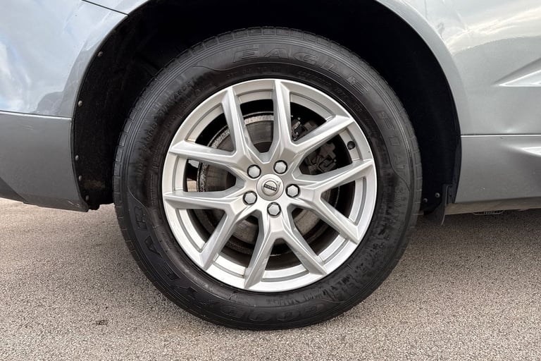 2019 Volvo XC60 2.0 B4 MHEV Momentum Auto AWD Euro 6 (s/s) 5dr SUV DIESEL Automatic