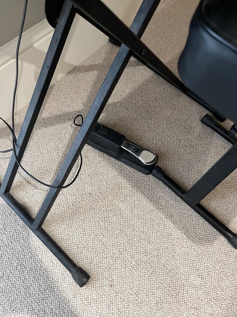 Yamaha Digital Keyboard (with optional Stool)