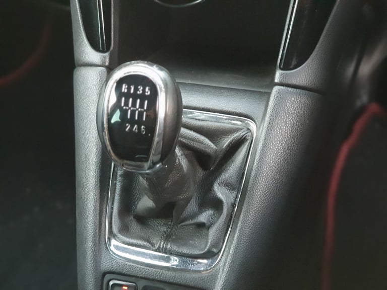 Vauxhall zafira tourer sri 2.0 cdti 2015 15 reg 7 seater 6 speed fsh mot 2026 runs great 