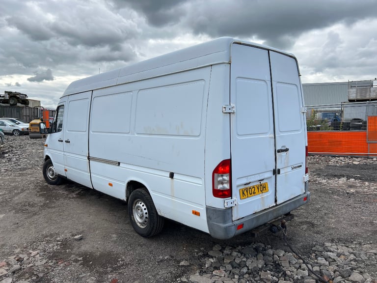 Mercedes-Benz sprinter breaking 