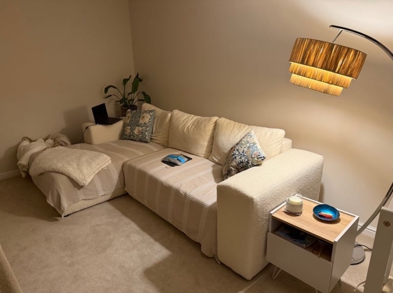 Double room in 2 bed apartment 