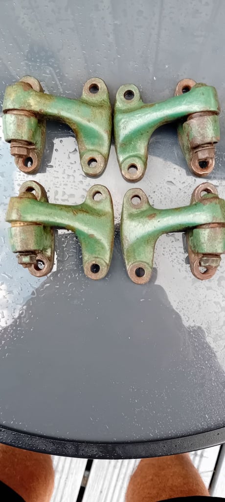 Morris  Traveller rear door hinges