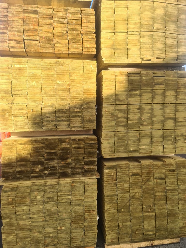 Timber fencing boards 