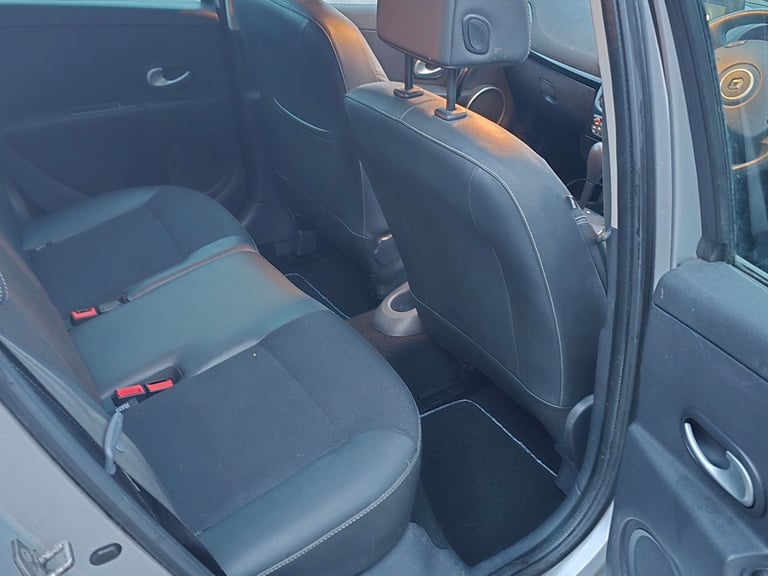 Renault, CLIO, Estate, 2011, Other, 1598 (cc), 5 doors