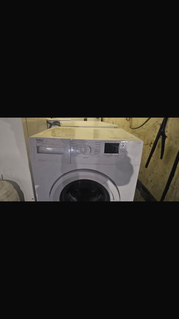 Beko white 8kg washing machine. In excellent working condition. With 3 months warranty. 