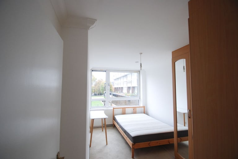 Two bedroom ground floor ex-local maisonette E14