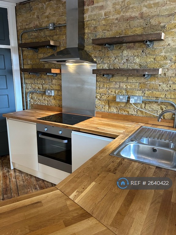 1 bedroom flat in Broadway West, Leigh On Sea, SS9 (1 bed) (#2640422)