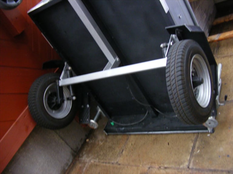 ERDE TRAILER . IN SUPERB CONDITION . ALL THE EXTRAS . 