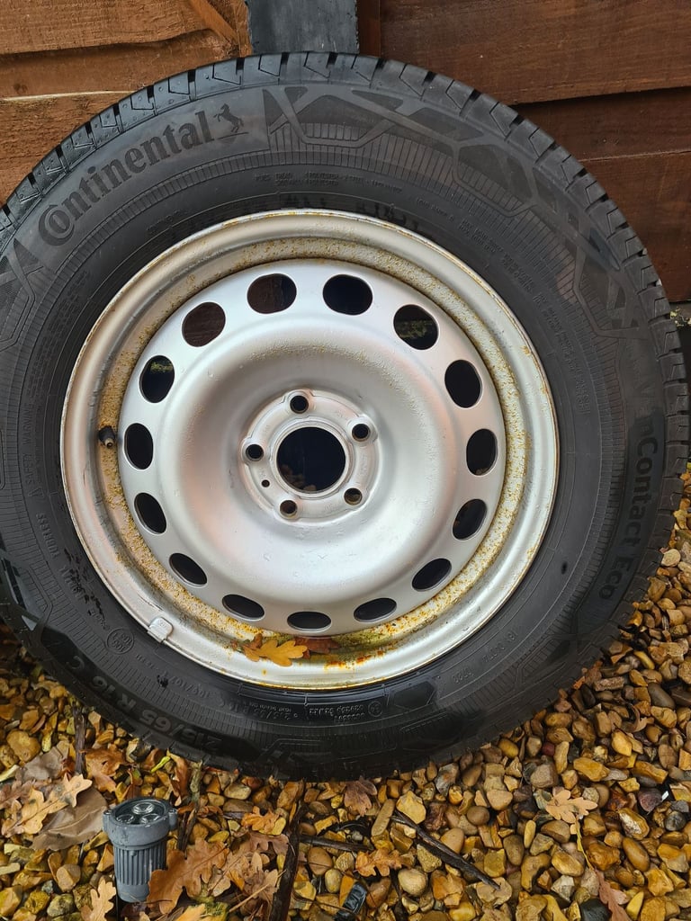 Vauxhall Vivaro wheels & tyres
