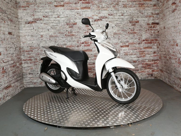 HONDA SH MODE 125 - 2023 Petrol Automatic in White