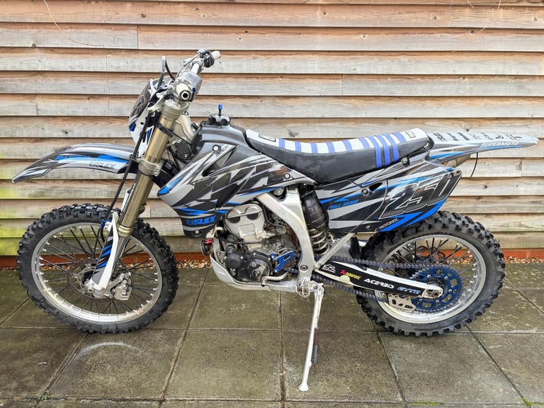 2008 / 08 Yamaha WR250F £2750 Blue 7595 miles.