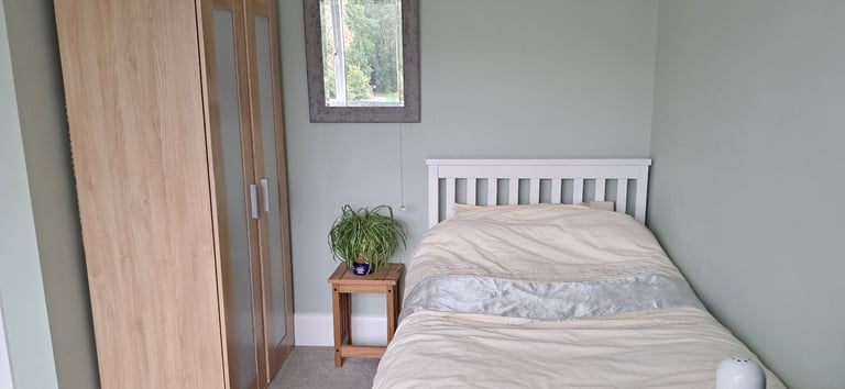 Beautiful single room for rent - females preferred